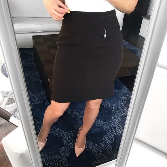 Dresses & Skirts - 🆕IN! CHOCOLATE BROWN FORM FITTING SKIRT!